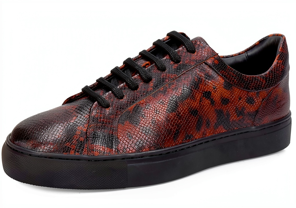 Installation des Chaussures Homme Melvin Hamilton Cuir Semelle Caoutchouc sur un bureau en bois